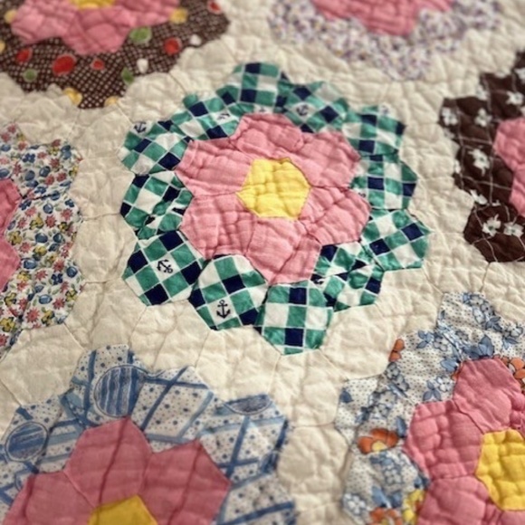 Perfect Antique Grandmother's Garden Quilt - Picture 6 of 9